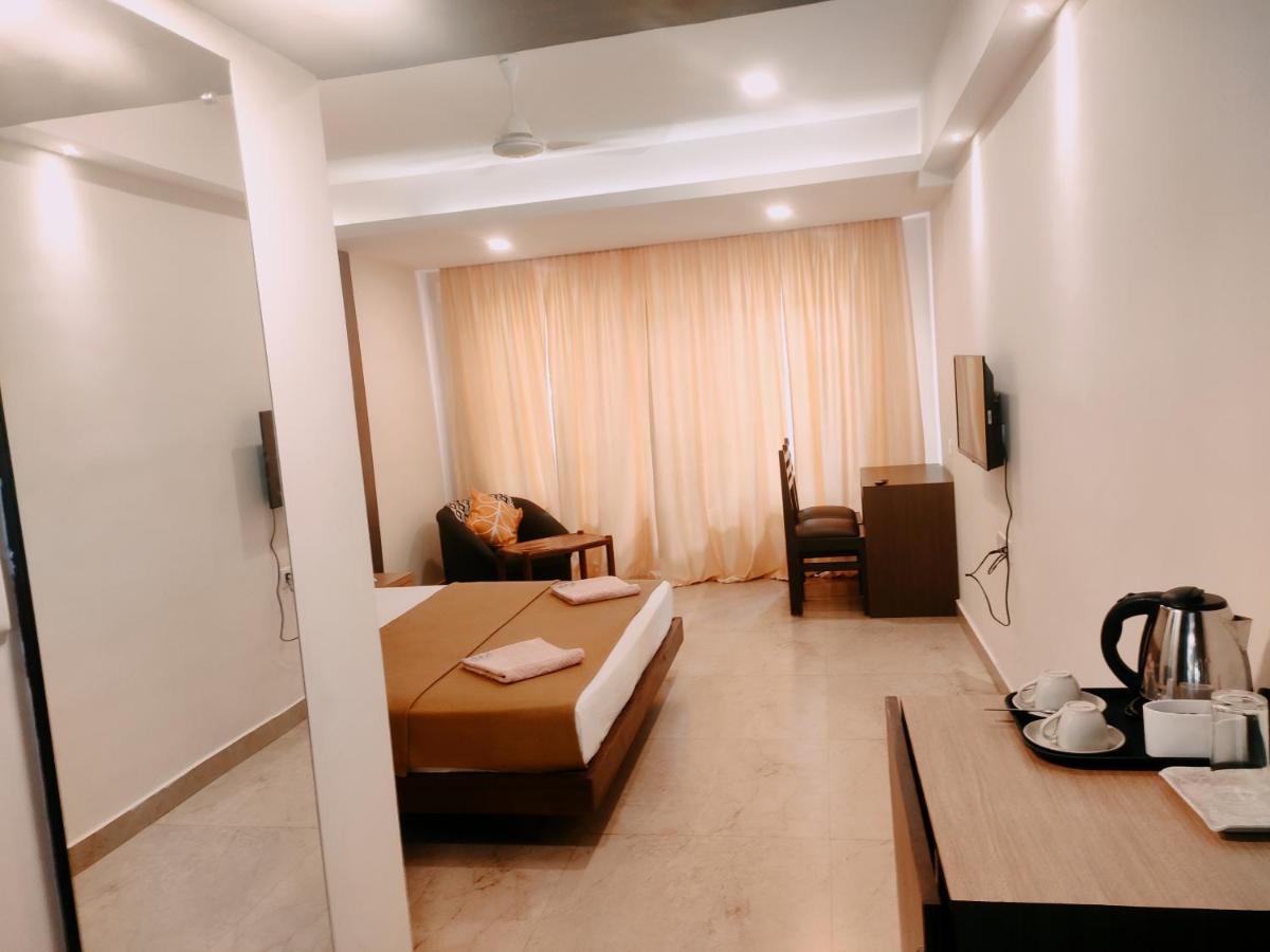 Famafa Hotel อารัมบล ภายนอก รูปภาพ
